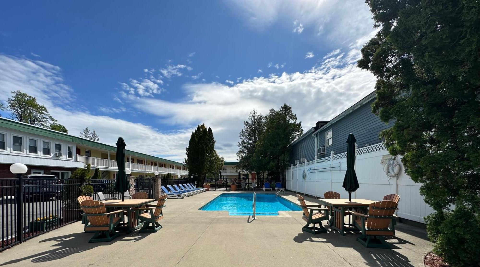 O'Sullivan'S Motel Lake George Exteriér fotografie